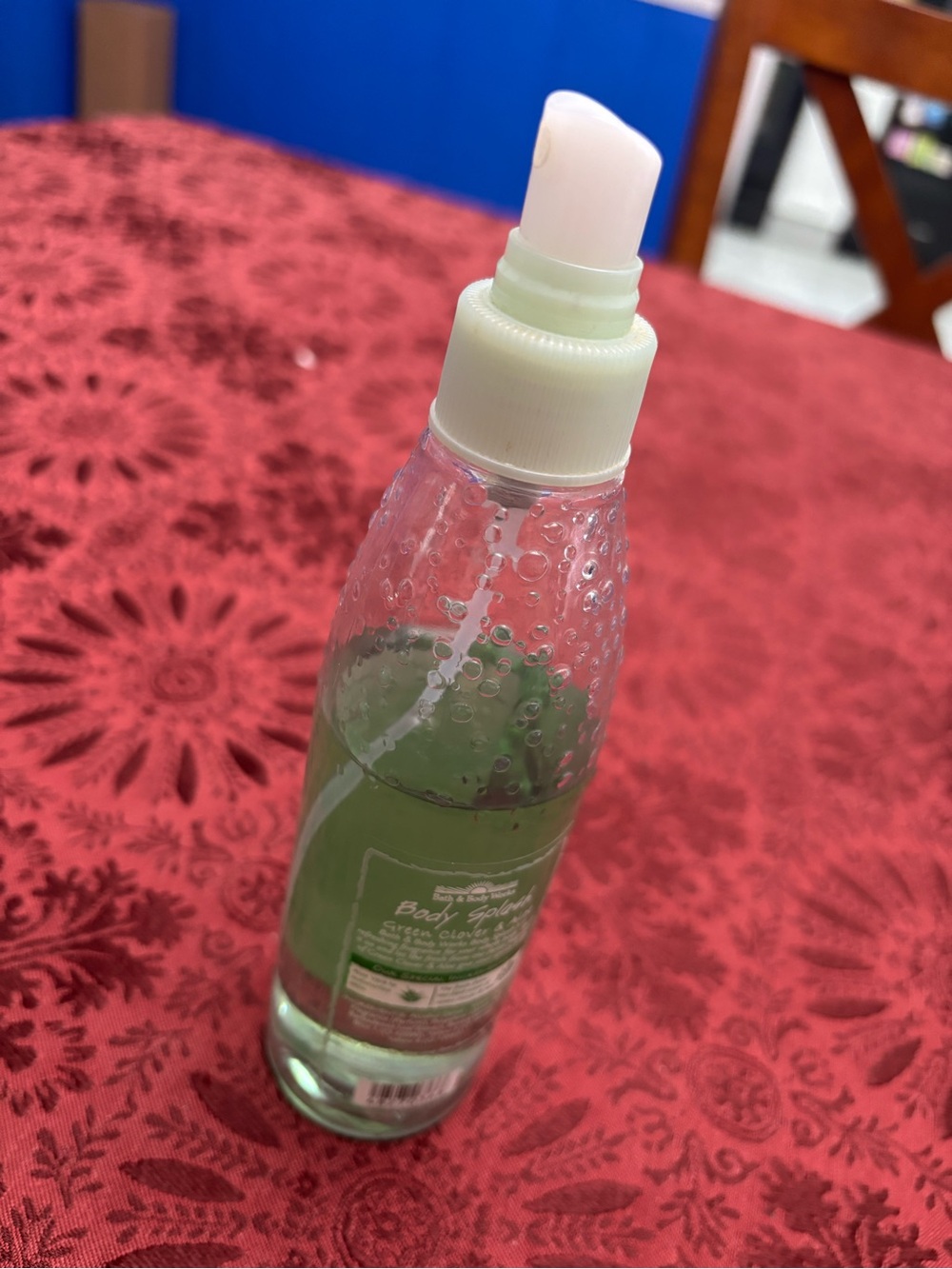 Bath & Body Works Green Clover & Aloe Body Splash - Light Green Bottle - Picture 4 of 6
